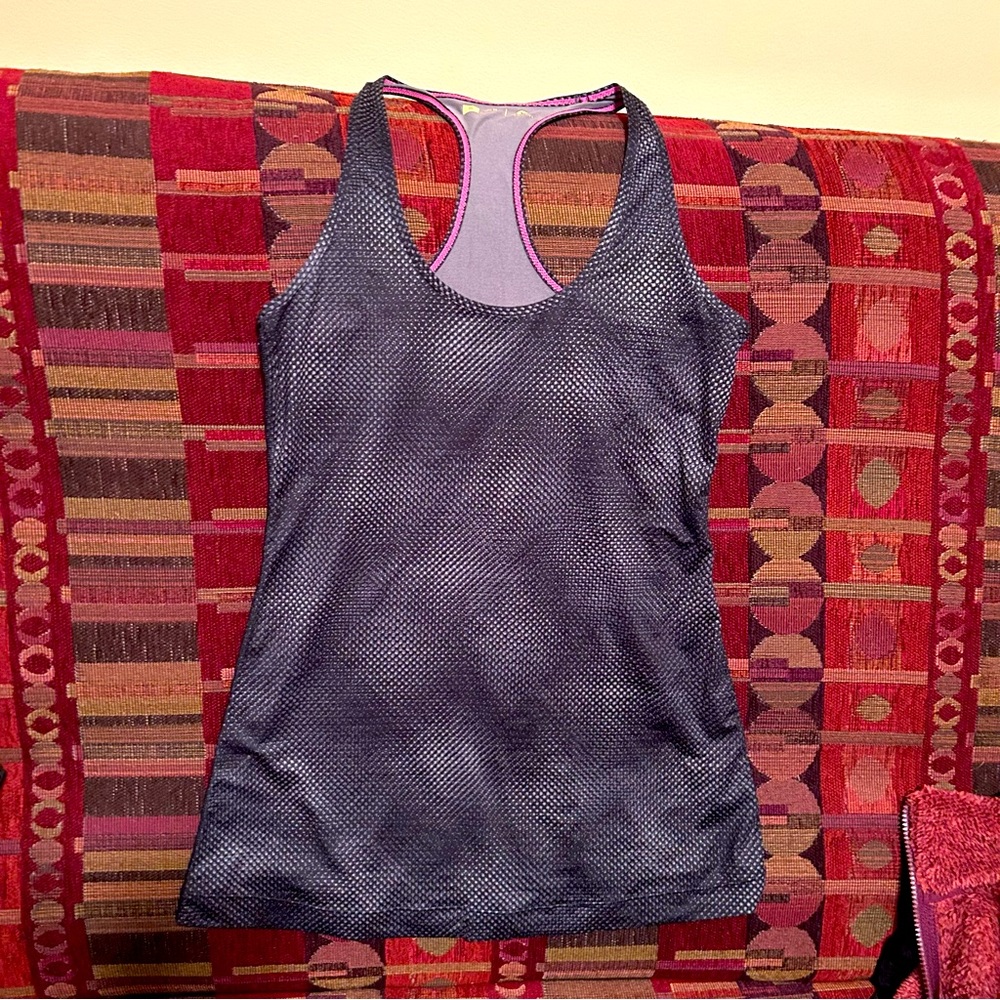 Xersion polyester gray semi-fit spotted tank top. Size small